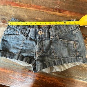 Mossimo supply co jeans shortie SZ 7